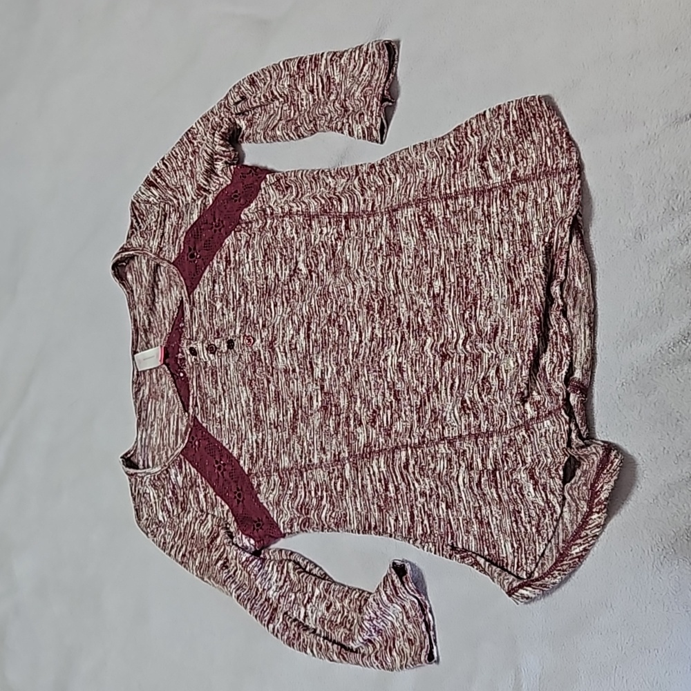 Juniors burgundy knit shirt